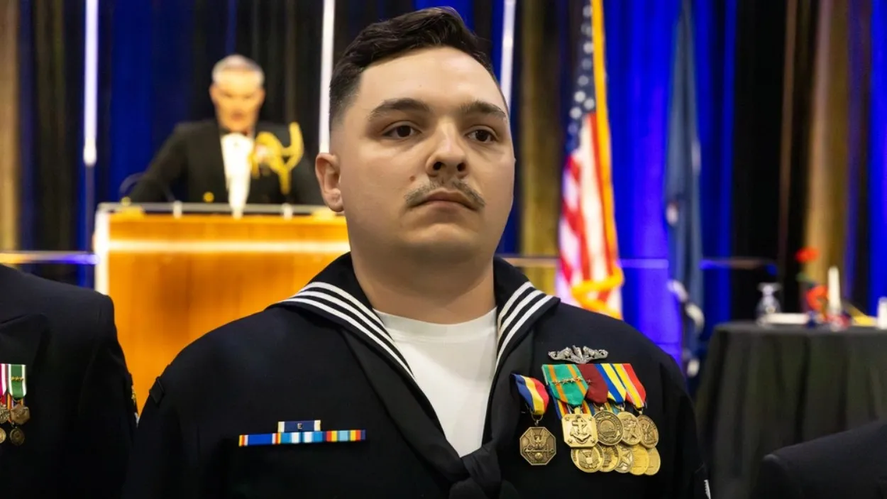 Navy Submariner Receives Top Non-Combat Honor for Heroic Rescue from Burning Building [WATCH]