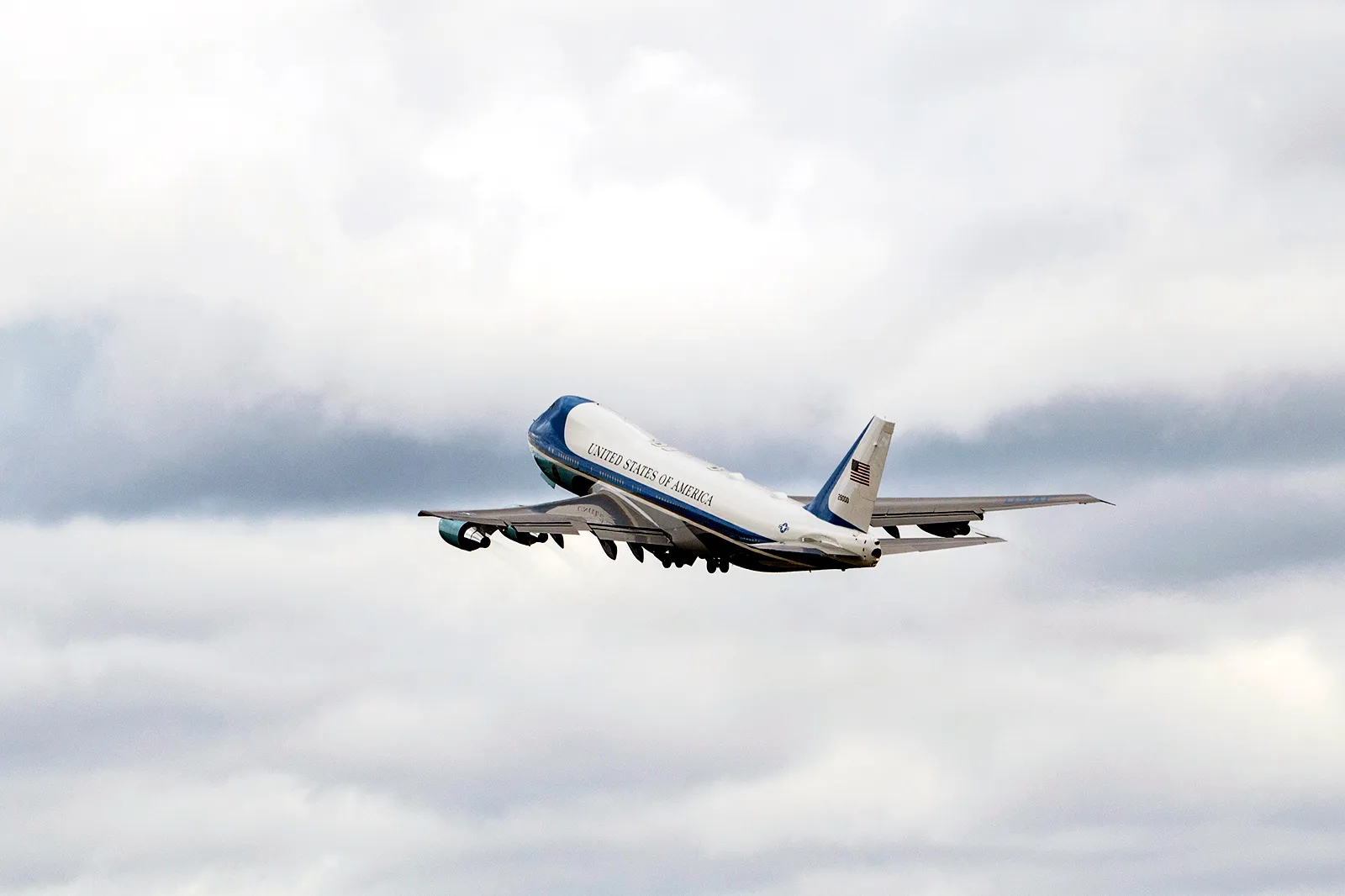 Qatar-Gifted 747 Sparks Security, Ethics Concerns as U.S. Military Weighs Air Force One Conversion