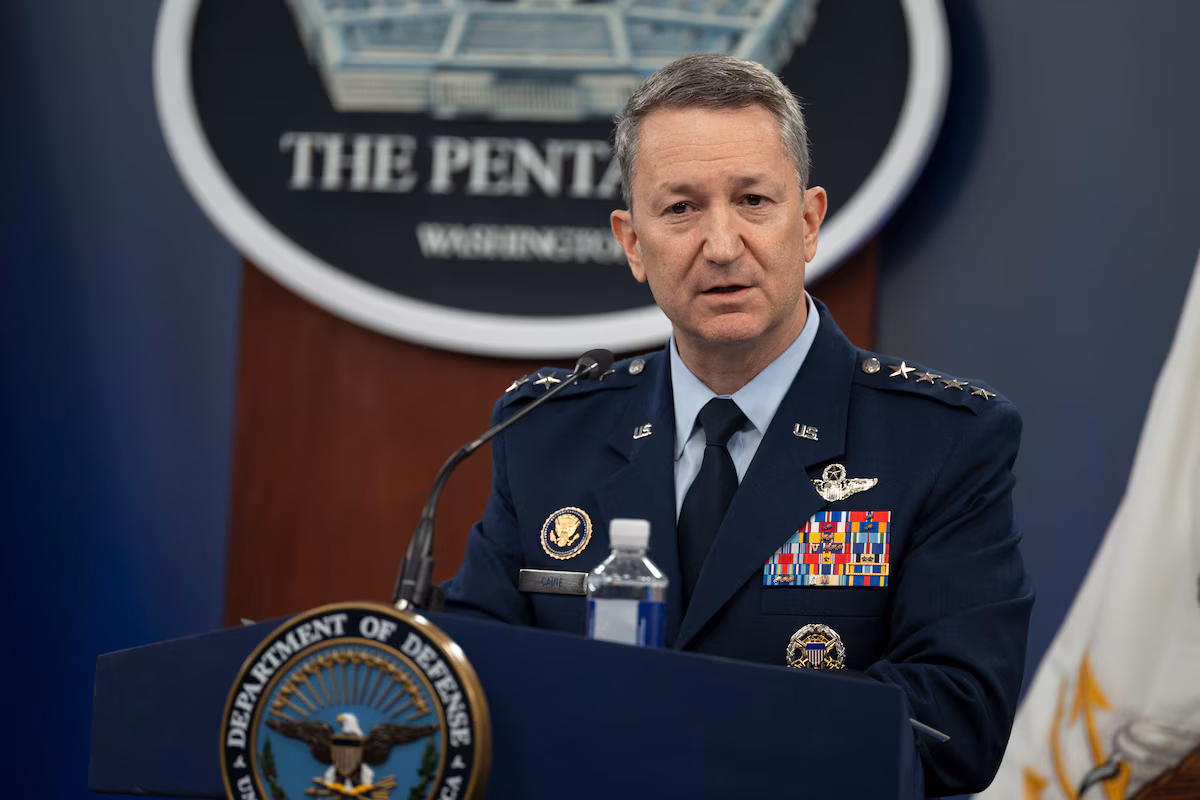 Trump Intensifies Caribbean Pressure as Caine Visits Troops