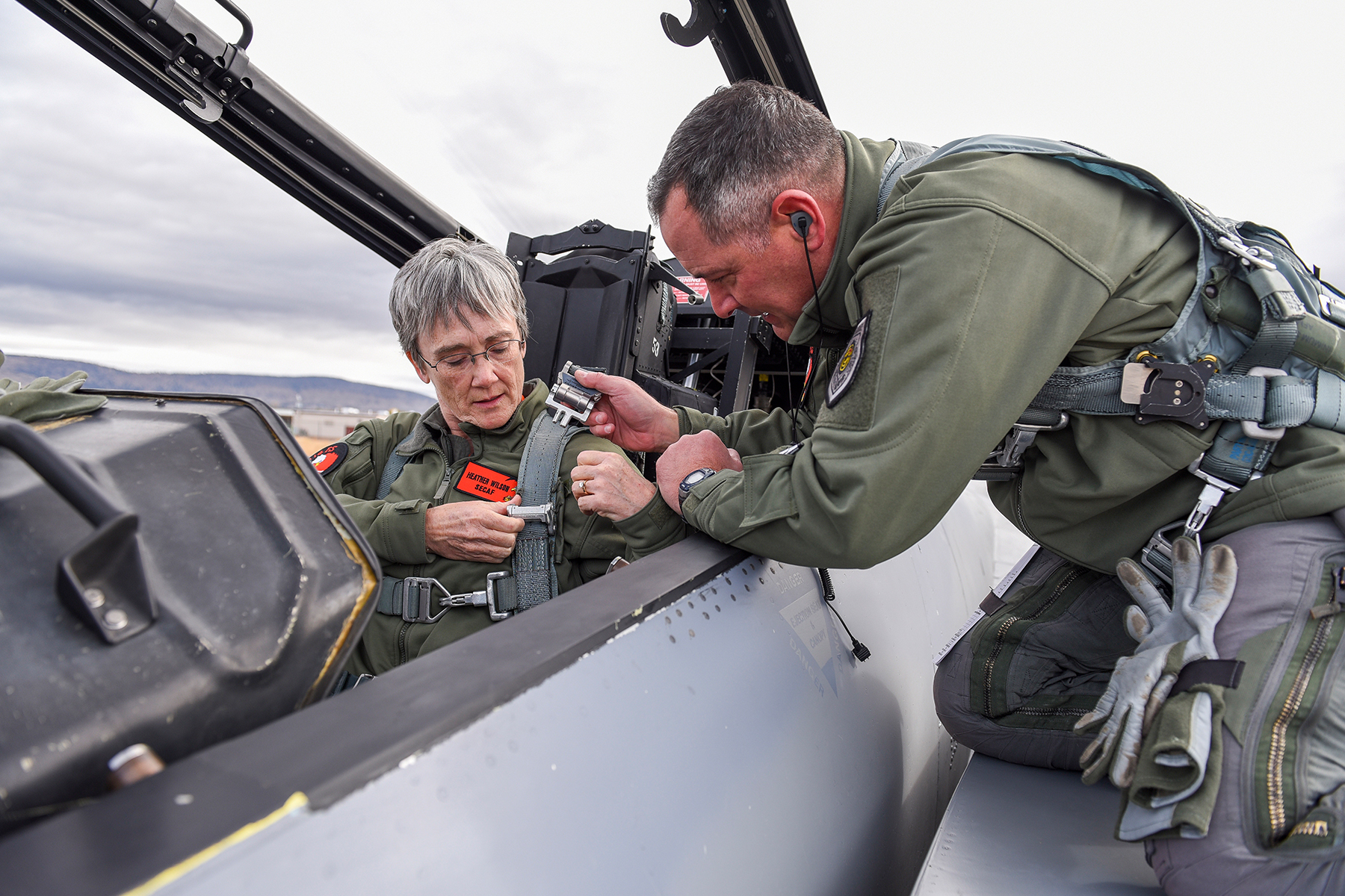 Six Pilots Survive Kuwait Ejection, Underscoring Training and Teamwork