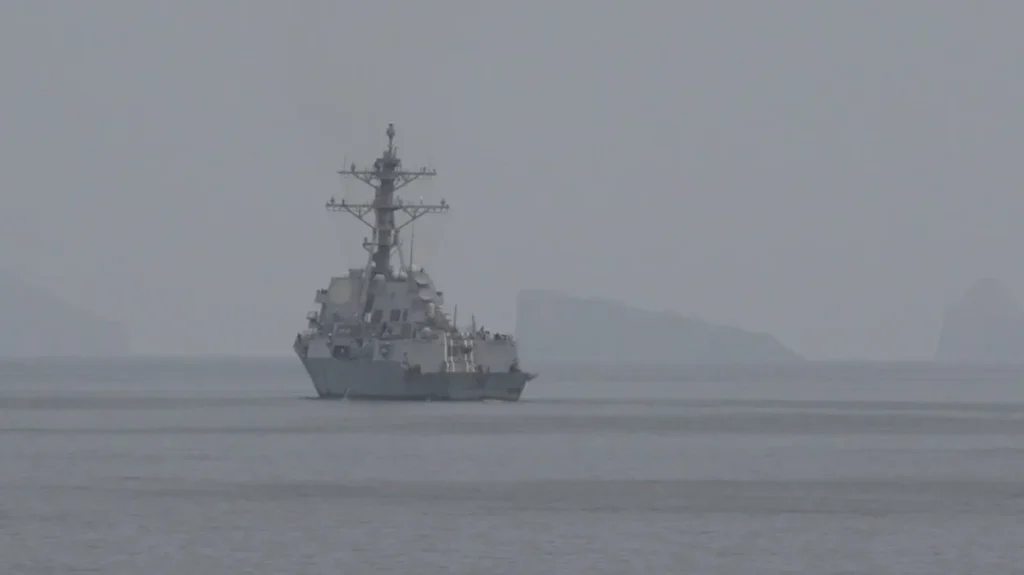 U.S. Destroyers Move Into Persian Gulf to Clear Mines and Open New Trade Corridor
