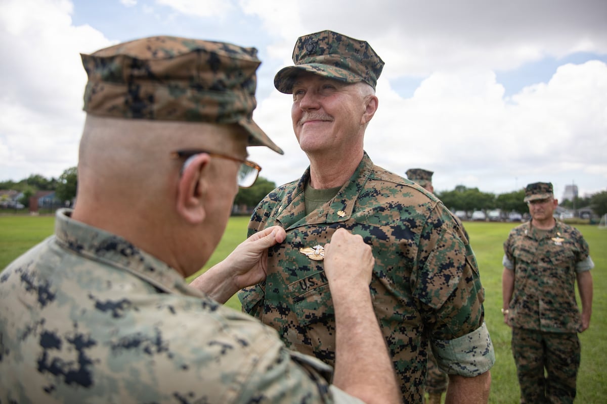 Oldest Navy Officer Earns Fleet Marine Force Pin at Age 67 After Hard-Fought Journey