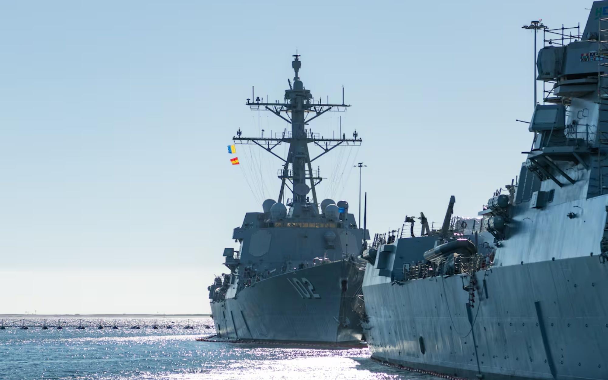 USS Sampson Accidentally Dumps 2,000 Gallons of Diesel Fuel Into Seattle Harbor